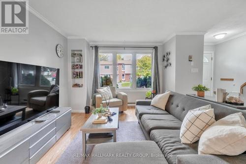 3190 Bannon Way, Ottawa, ON - Indoor Photo Showing Living Room