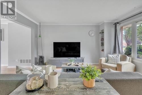 3190 Bannon Way, Ottawa, ON - Indoor Photo Showing Living Room