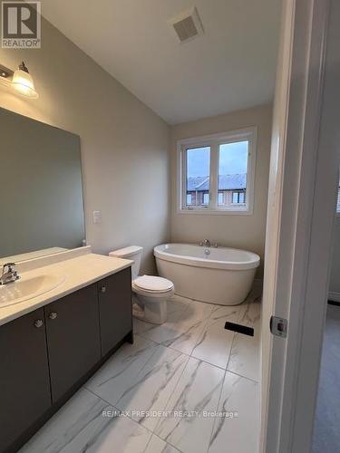 1423 Oakmont Common, Burlington, ON - Indoor Photo Showing Bathroom