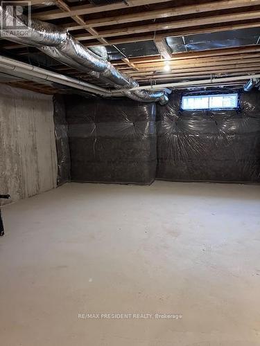 1423 Oakmont Common, Burlington, ON - Indoor Photo Showing Basement