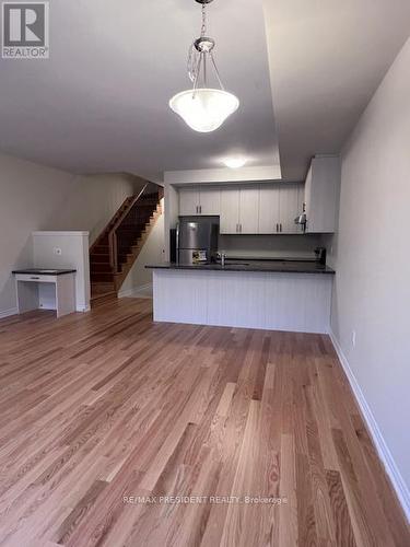 1423 Oakmont Common, Burlington, ON - Indoor Photo Showing Kitchen