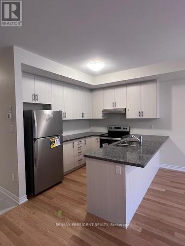 1423 Oakmont Common, Burlington, ON - Indoor Photo Showing Kitchen With Double Sink