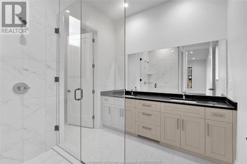 612 Lily Mac Boulevard, Windsor, ON - Indoor Photo Showing Bathroom