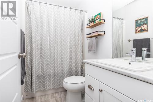 822 Childers Rise, Saskatoon, SK - Indoor Photo Showing Bathroom