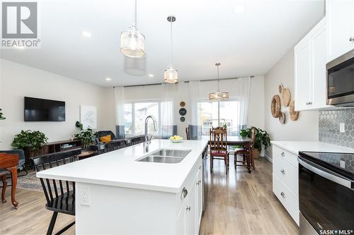 822 Childers Rise, Saskatoon, SK - Indoor Photo Showing Kitchen With Double Sink With Upgraded Kitchen