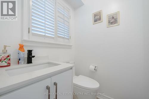 6 Foxacre Row, Brampton, ON - Indoor Photo Showing Bathroom