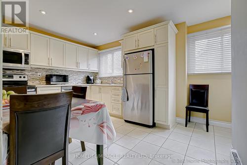 70 - 70 Mccallum Court, Brampton, ON - Indoor Photo Showing Kitchen