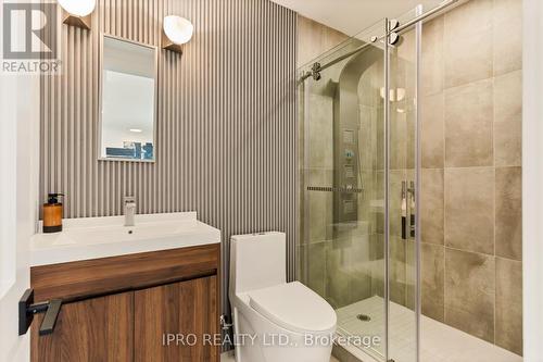 3269 Biggar Drive, Oakville, ON - Indoor Photo Showing Bathroom