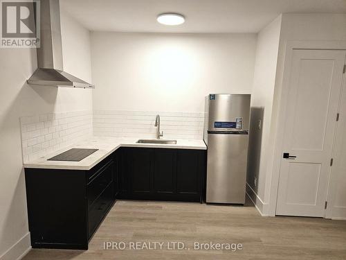 3269 Biggar Drive, Oakville, ON - Indoor Photo Showing Kitchen