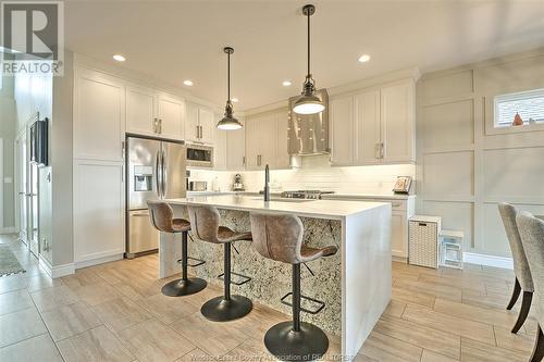 325 Lakewood Crescent, Tecumseh, ON - Indoor Photo Showing Kitchen With Upgraded Kitchen