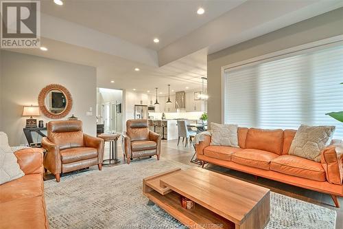 325 Lakewood Crescent, Tecumseh, ON - Indoor Photo Showing Living Room