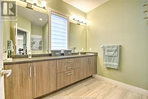 325 Lakewood Crescent, Tecumseh, ON - Indoor Photo Showing Bathroom