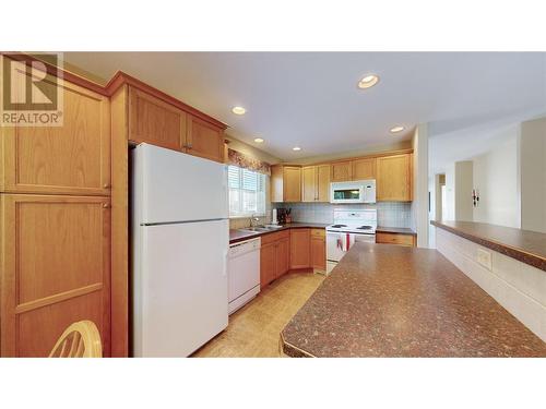 lots of cupboard space - 2365 Stillingfleet Road Unit# 10, Kelowna, BC - Indoor Photo Showing Kitchen With Double Sink