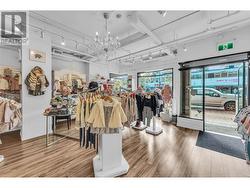 2581 W BROADWAY  Vancouver, BC V6K 2E9