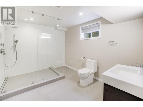 201 Diana Crescent, Trail, BC - Indoor Photo Showing Bathroom