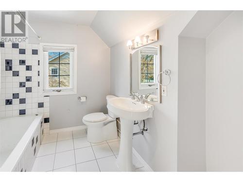 201 Diana Crescent, Trail, BC - Indoor Photo Showing Bathroom