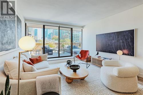 307 - 18A Hazelton Avenue, Toronto, ON - Indoor Photo Showing Living Room