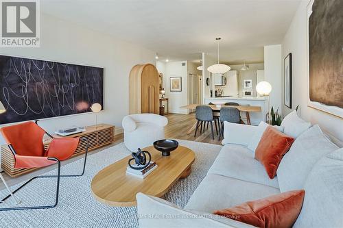 307 - 18A Hazelton Avenue, Toronto, ON - Indoor Photo Showing Living Room