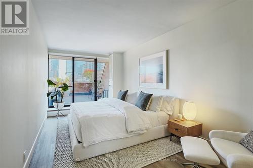 307 - 18A Hazelton Avenue, Toronto, ON - Indoor Photo Showing Bedroom