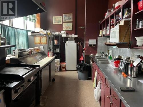 458 Queen St E, Sault Ste. Marie, ON - Indoor Photo Showing Kitchen With Double Sink