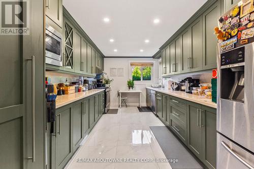 1230 Wood Place, Oakville, ON - Indoor Photo Showing Kitchen