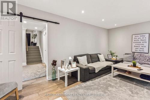 1230 Wood Place, Oakville, ON - Indoor Photo Showing Living Room