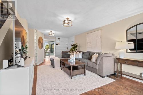 68 Third Avenue, Oshawa, ON - Indoor Photo Showing Living Room