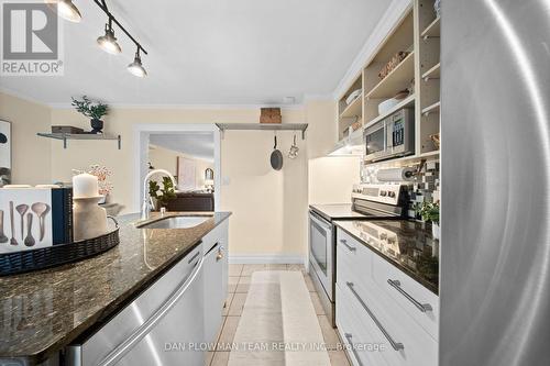 68 Third Avenue, Oshawa, ON - Indoor Photo Showing Kitchen