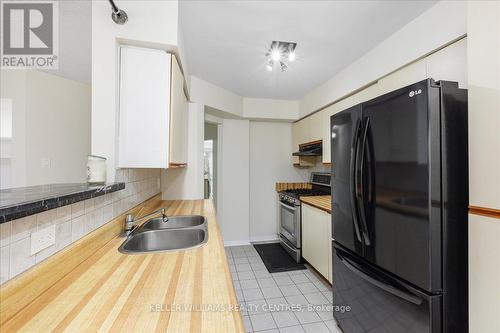 35 - 35 Anderson Place, Aurora, ON - Indoor Photo Showing Kitchen With Double Sink