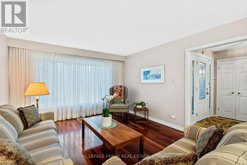 55 Goldberry Square, Toronto (Centennial Scarborough), ON - Indoor Photo Showing Living Room