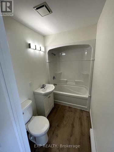 328 Melvin Avenue, Greater Sudbury, ON - Indoor Photo Showing Bathroom