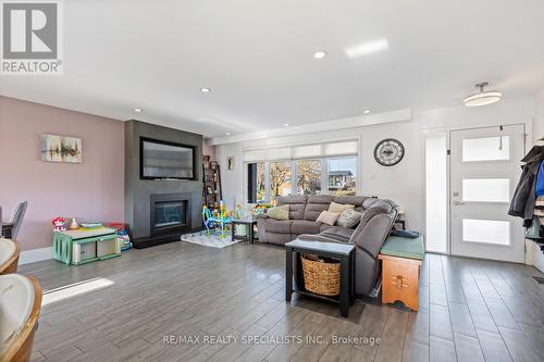 489 Chiddington Avenue, London, ON - Indoor Photo Showing Living Room With Fireplace