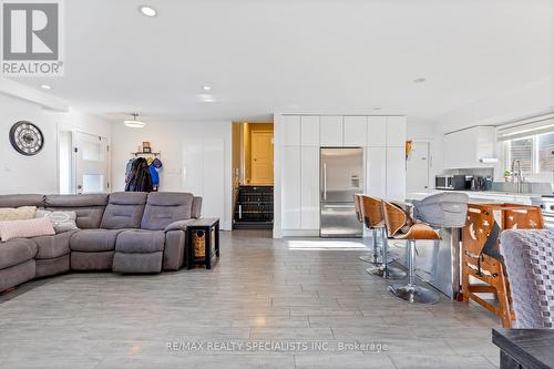 489 Chiddington Avenue, London, ON - Indoor Photo Showing Living Room