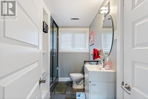 489 Chiddington Avenue, London, ON - Indoor Photo Showing Bathroom