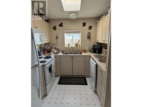 1 7100 Aldeen Road, Prince George, BC - Indoor Photo Showing Kitchen With Double Sink