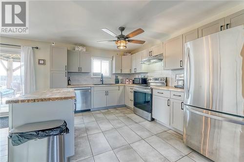 38 B Arthur Avenue, Warren, ON - Indoor Photo Showing Kitchen