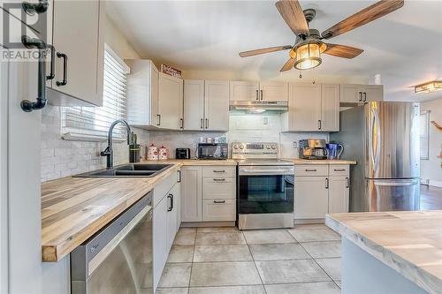 38 B Arthur Avenue, Warren, ON - Indoor Photo Showing Kitchen With Double Sink