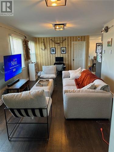 38 B Arthur Avenue, Warren, ON - Indoor Photo Showing Living Room