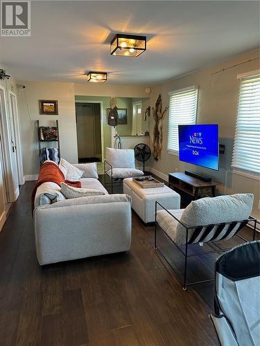 38 B Arthur Avenue, Warren, ON - Indoor Photo Showing Living Room