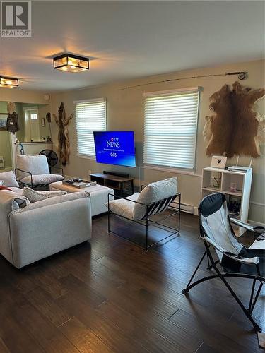 38 B Arthur Avenue, Warren, ON - Indoor Photo Showing Living Room