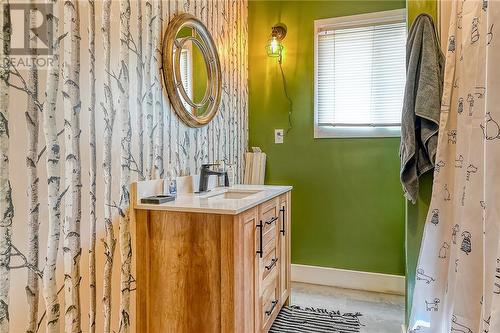 38 B Arthur Avenue, Warren, ON - Indoor Photo Showing Bathroom