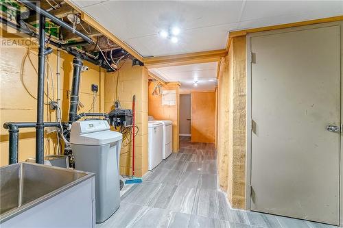 38 B Arthur Avenue, Warren, ON - Indoor Photo Showing Laundry Room