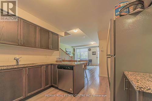 8 - 20 Woodstream Drive, Toronto, ON - Indoor Photo Showing Kitchen