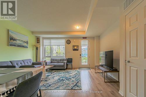 8 - 20 Woodstream Drive, Toronto, ON - Indoor Photo Showing Living Room