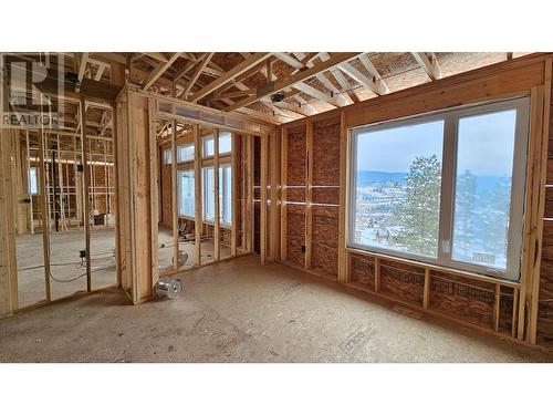 1122 Carnoustie Drive, Kelowna, BC - Indoor Photo Showing Other Room