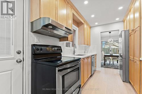 31 York Hill Boulevard, Vaughan, ON - Indoor Photo Showing Kitchen