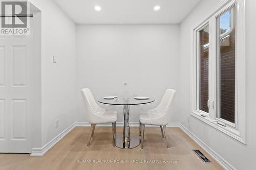 31 York Hill Boulevard, Vaughan, ON - Indoor Photo Showing Dining Room