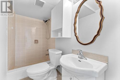 31 York Hill Boulevard, Vaughan, ON - Indoor Photo Showing Bathroom