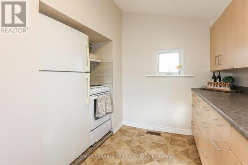 4 Mildred Avenue, St. Catharines, ON - Indoor Photo Showing Kitchen