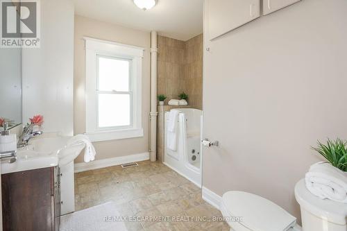 4 Mildred Avenue, St. Catharines, ON - Indoor Photo Showing Bathroom